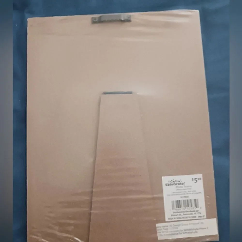 MOM Photo Hanger Frame